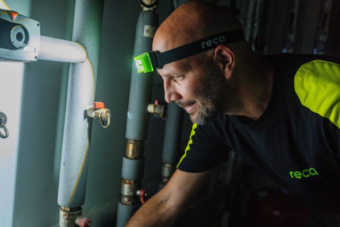 PROSPEKT SVĚTLA A BATERIE