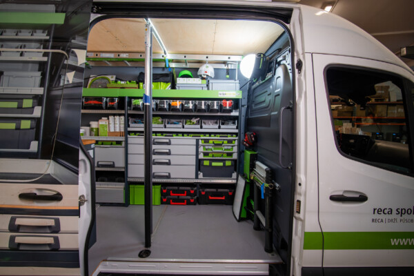 Pojízdná dílna Maxmobil - pohled z boku