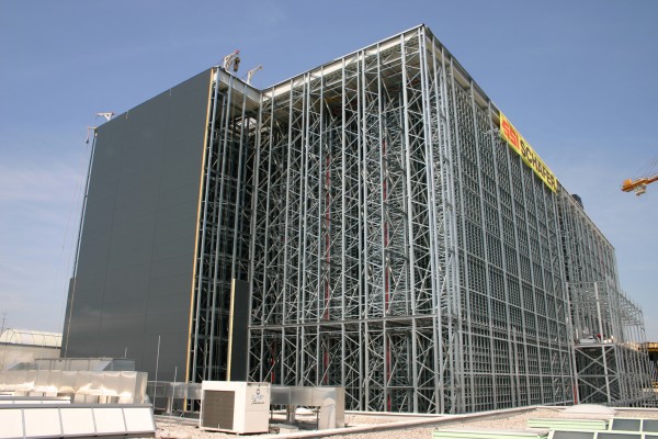 Dokončení ultramoderního logistického centra ve Welsu