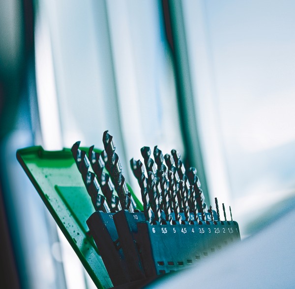 Sada spirálových vrtáků jako symbol konceptu značky