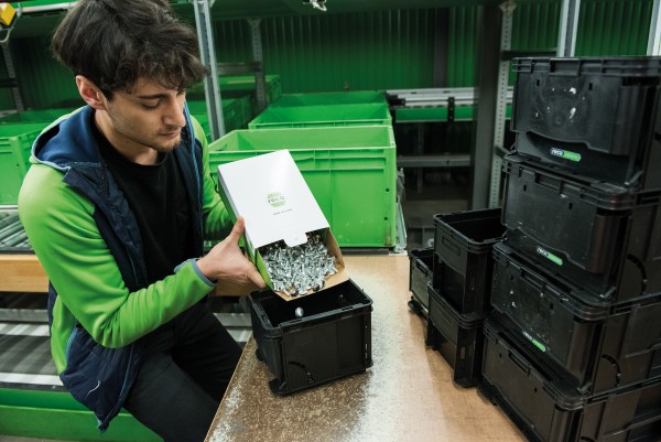 Doplňování a správa C-dílů RECA pro zajištění dostupnosti spojovacího materiálu a komponent.